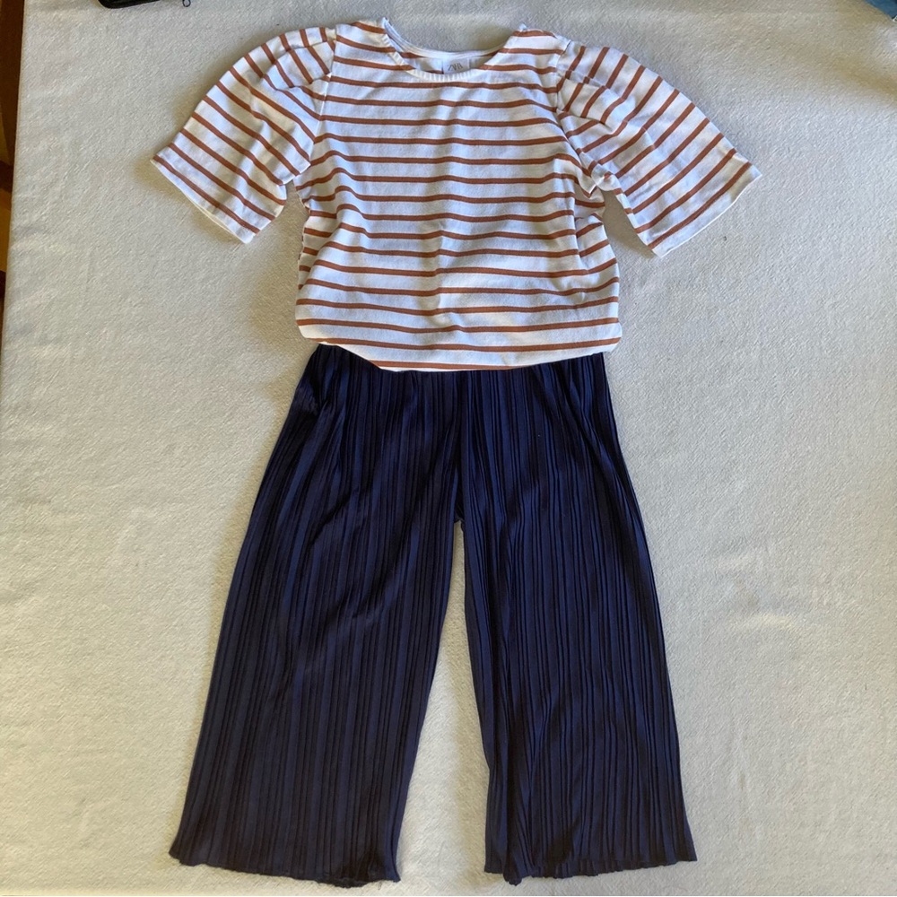 Zara navy pleated knit pant with stripe top